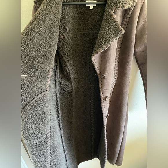 Vintage Jessie USA Suede lined with Sherpa trench coat. Small - Picture 4 of 7
